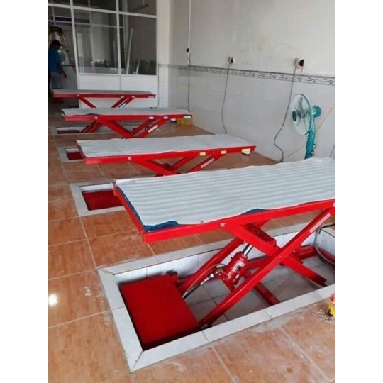 Bàn nâng xe máy điện - Đặt âm nền ( bàn nâng chìm)